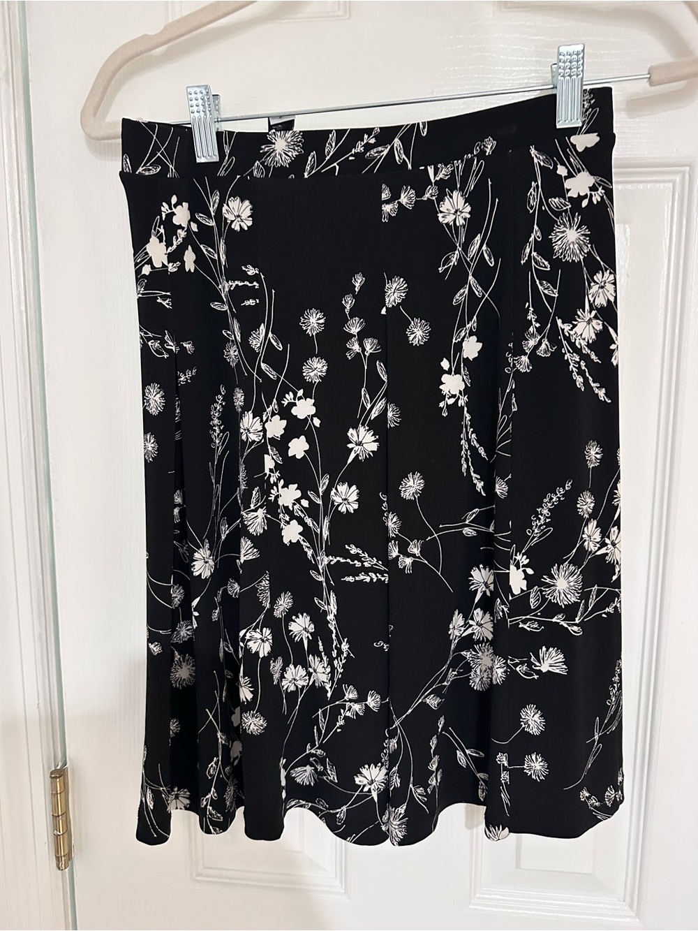 Gilli Black Midi Skirt with White Floral Print